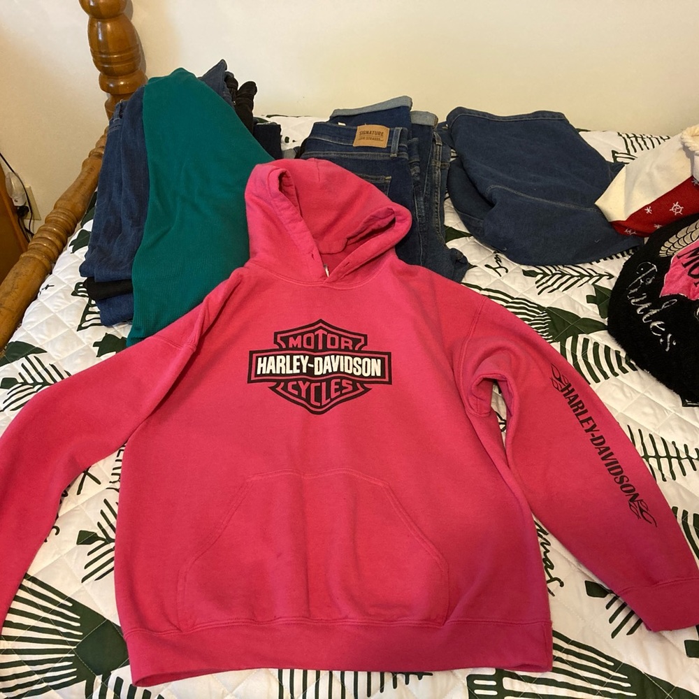 Women’s Harley Davidson, hot pink hoodie.